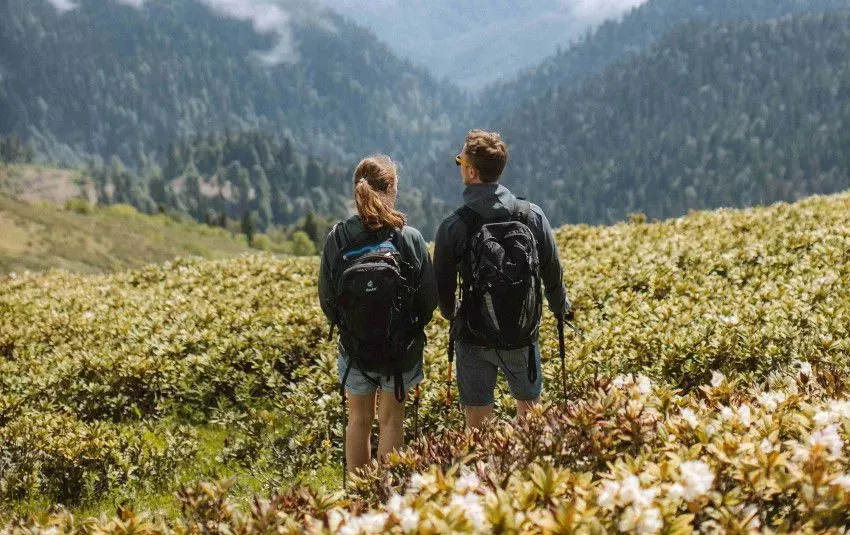 These are the 5 best backpack outfits