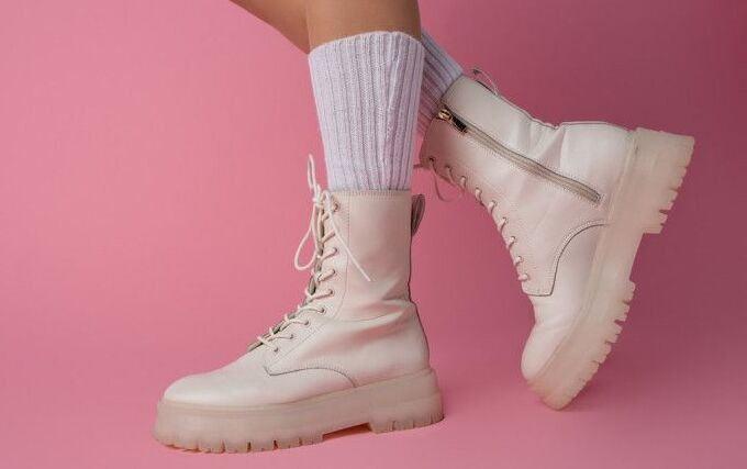 Hip boots for women: trends you don't want to miss