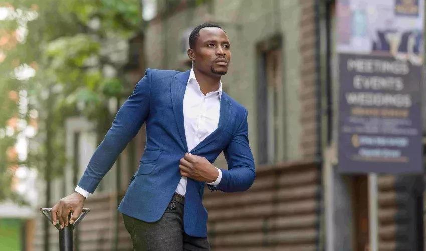 How to combine a jacket with jeans?