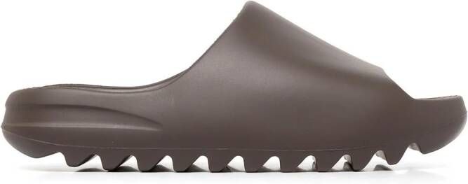 Adidas Yeezy "Soot 2021" slides Brown