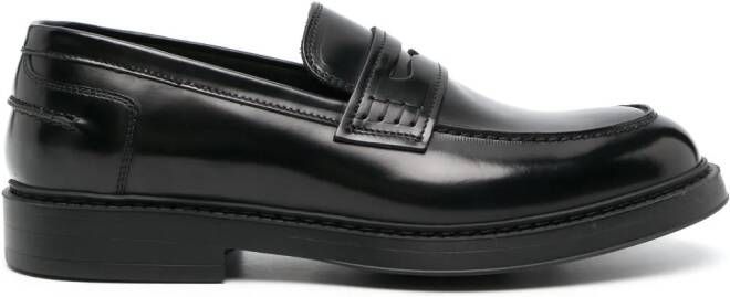 Doucal's round-toe leather loafers Black