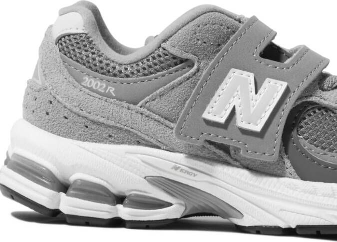 New Balance Kids 2002 Hook & Loop panelled sneakers Silver
