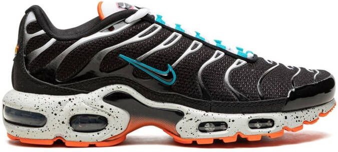 Nike LeBron Soldier XIV "Triple Black" sneakers - Picture 2