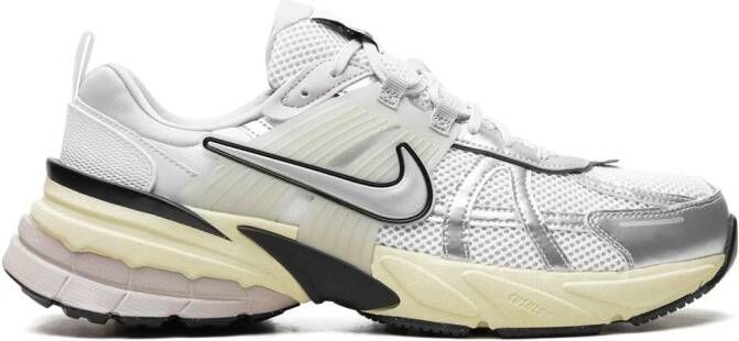 Nike V2K Run "Pure Platinum Metallic Silver" sneakers White - Picture 2